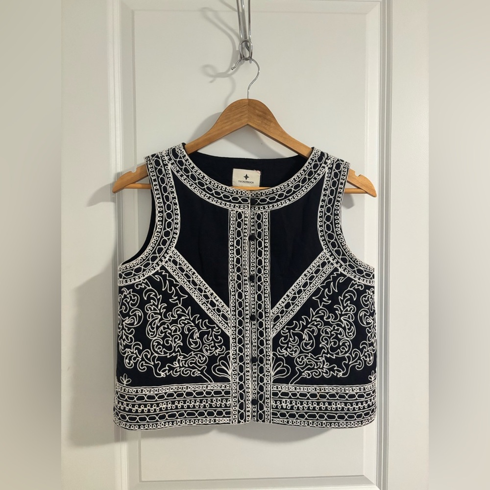Tuckernuck Navy Blue Tank with White Embroidered Trim - Picture 4 of 10